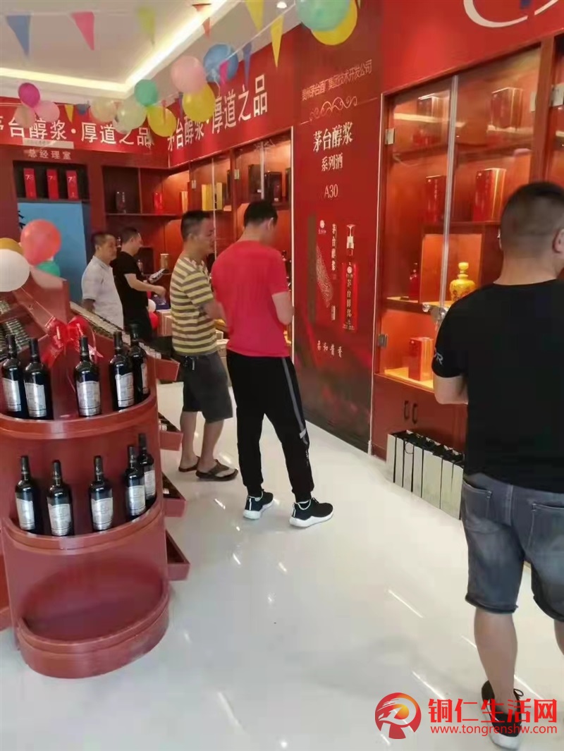 謝橋名家匯和毅足道旁茅臺(tái)故事酒莊空門(mén)面低價(jià)出租！